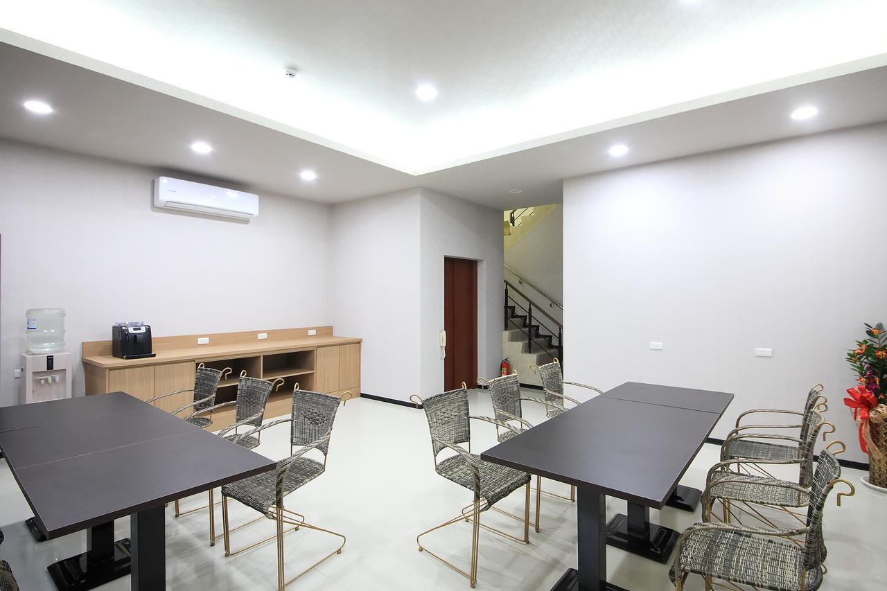 הואליין סיטי 花蓮亮君經典民宿1館加2館民宿-東大門夜市-電梯包棟bright King Homestay מראה חיצוני תמונה