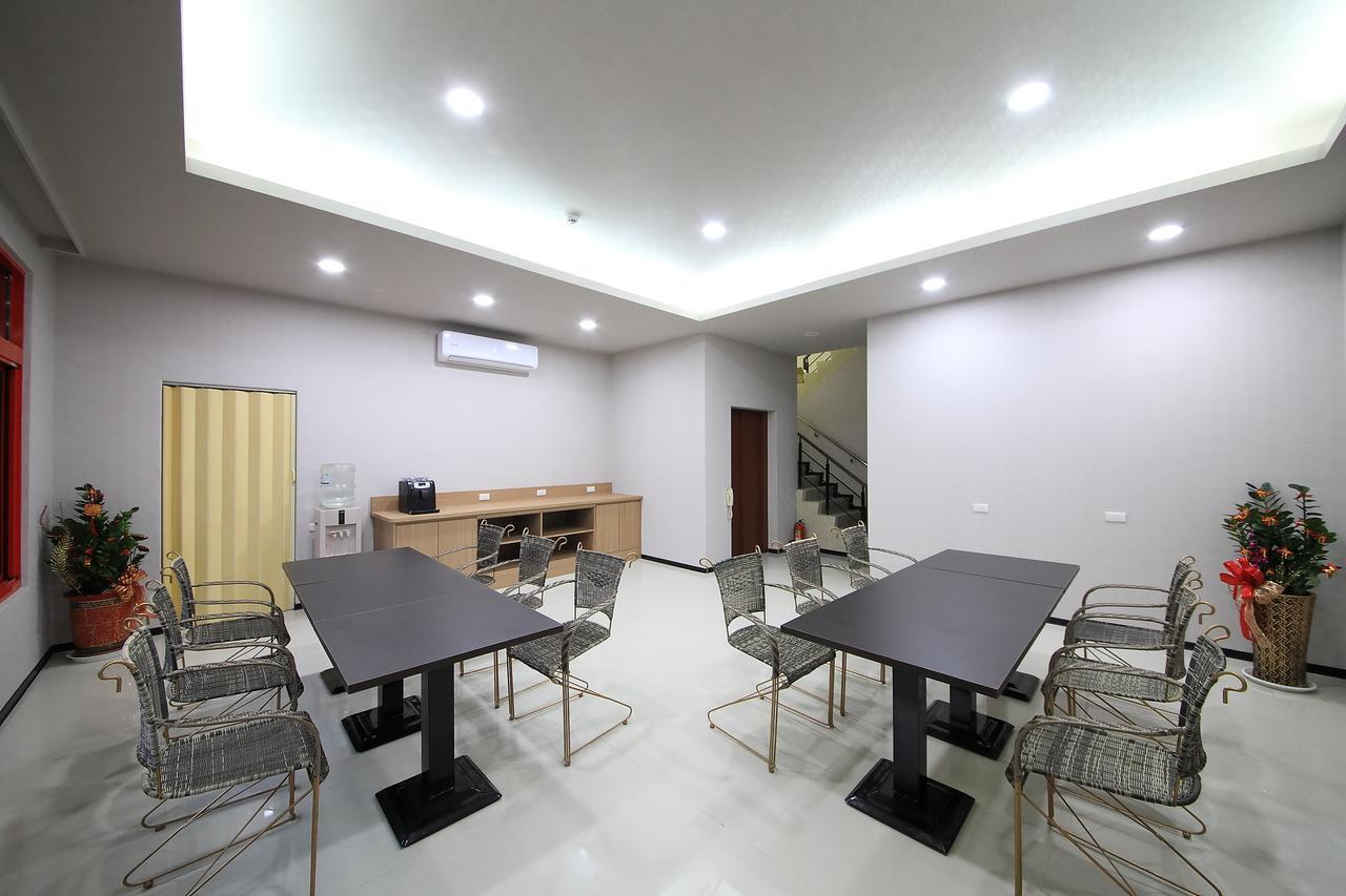 הואליין סיטי 花蓮亮君經典民宿1館加2館民宿-東大門夜市-電梯包棟bright King Homestay מראה חיצוני תמונה